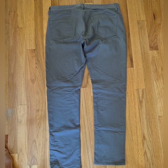 Banana Republic Traveler Skinny 35x32 - Picture 3 of 3